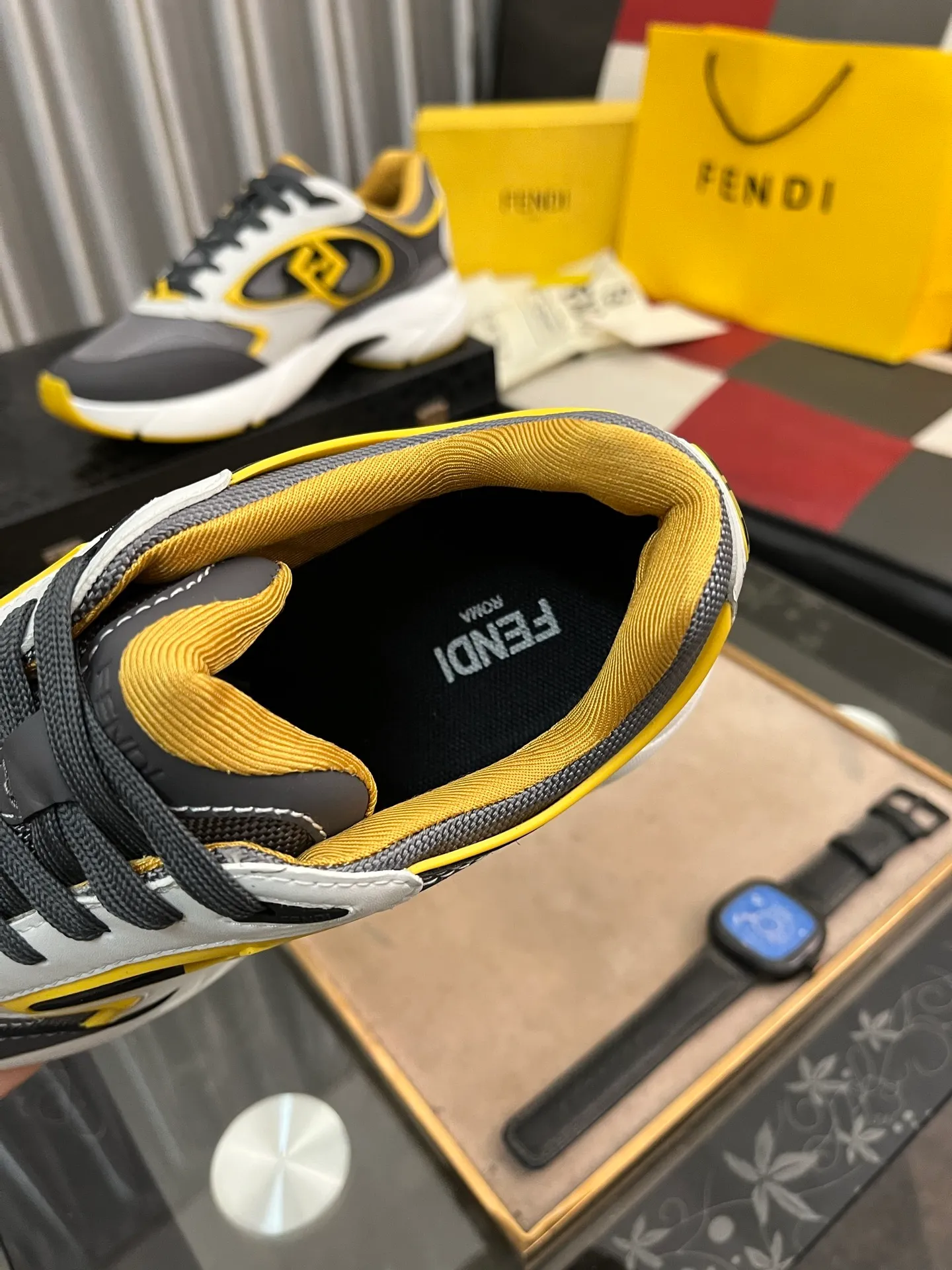 Men's Men's Shoes 💰760⌚️⌚️(Higher version) [Fendi] Fendi's latest casual shoes for men! Available at counters simultaneously! A one-to-one replica of the original. Made entirely of imported top-grain calfskin, the interior is made of top-grain water-dyed cowhide, and the original factory-supplied rubber outsole. Leading new fashion concepts. Matching code: 38-44. 45 can be customized and non-returnable! 3️⃣colors available